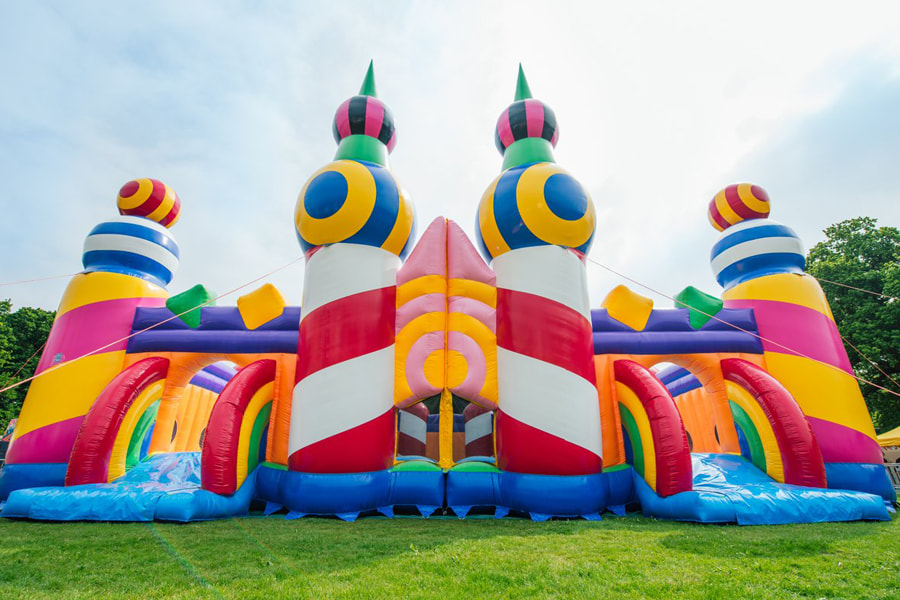 Kalis Api Kekuatan Tegangan Tinggi PVC Fabrik Kembung untuk Kanak-kanak Bouncy Castle Water Slide Kain Mainan Kembung PVC